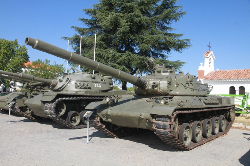 El carro francés AMX-30 marcó una época en las unidades acorazadas españolas.