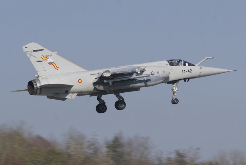 Este “Mirage F1M” permanence en servicio y porta marcas especiales en su cola de “Gran Visita 100”, celebrando el centenar de “overhaul”. (Patrick Roegies)