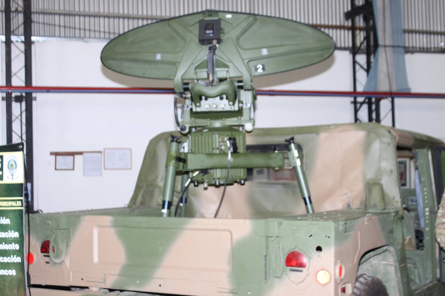 Radar Thales Ground Observer, de 40 km de alcance montado sobre un Humvee M1038. (Luis Piñeiro)