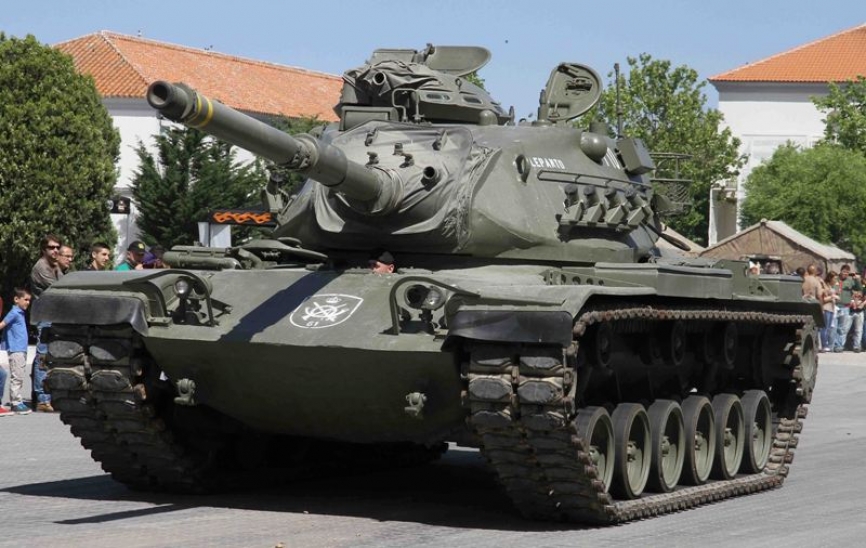 Otro clásico de las unidades acorazadas españolas el carro de combate estadounidense M-60 A3 TT. (Julio Maíz Sanz)