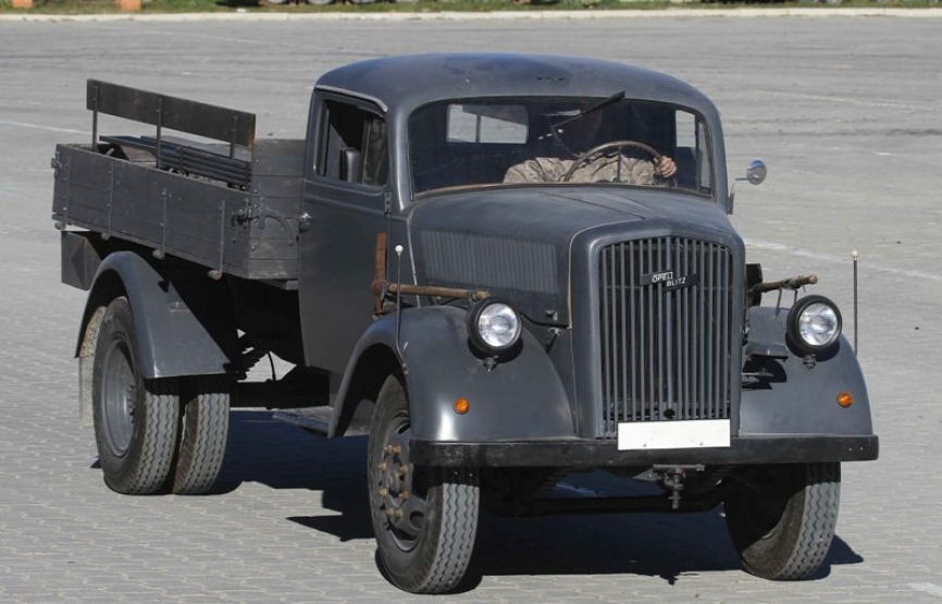 El mítico camión alemán de la Segunda Guerra Mundial Opel Blitz, llegaron a España durante la Guerra Civil. (Julio Maíz Sanz)