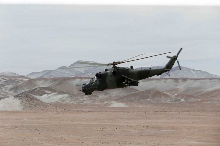 Helicóptero de Combate Mi-25 Hind D dando cobertura a baja altura.(Ministerio de Defensa del Perú)