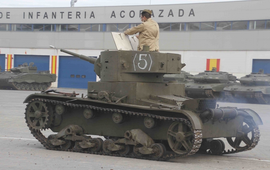 El T-26B, en su época fue un carro revolucionario que equilibraba movilidad, protección y un buen armamento, en este caso un cañón de 45 m/m.