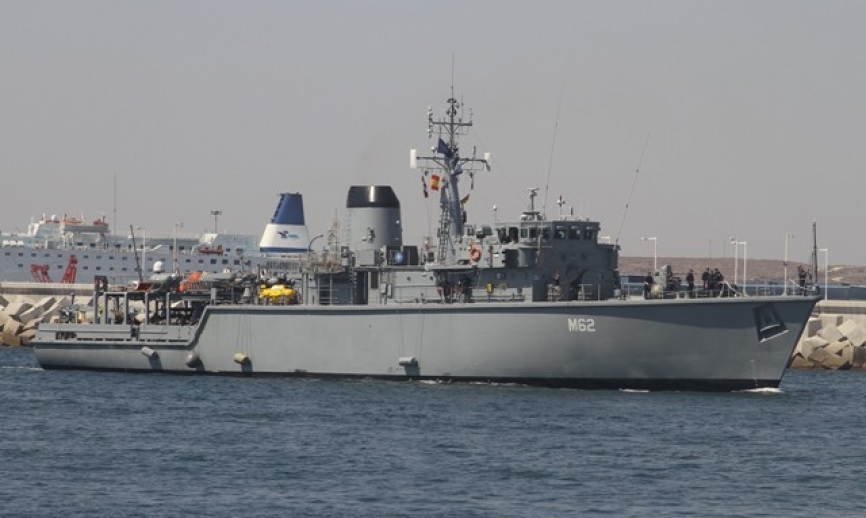 Otro veterano navío integrado en la fuerza de la OTAN es el griego “Hevropi” (Europa) M-62, de la Clase británica “Hunt” y que antes sirvió en la Royal Navy como HMS “Bicester”. Julio Maíz (Copyright defensa.com)