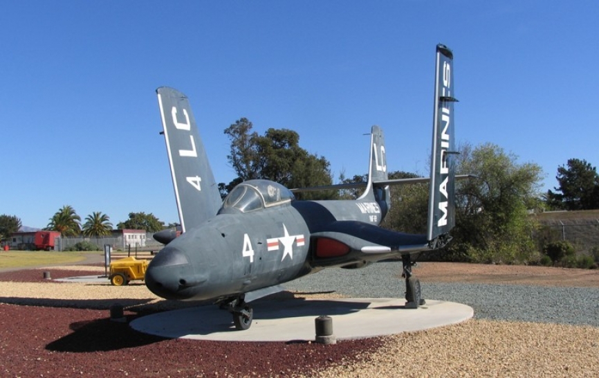 Grumman F9F-2 “Panther” Antonio Ros (Copyright defensa.com)
