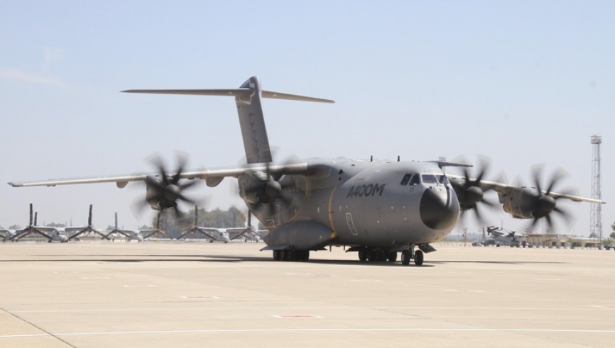 La presencia de uno de los prototipos del A400M, que llegó desde la cercana factoría de San Pablo, fue muy aplaudida por el numeroso público, en una clara muestra de apoyo a este fundamental programa para España y Europa. (Julio Maíz, copyright defensa.co