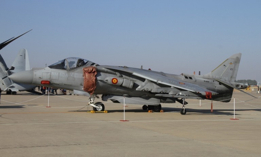La Armada llevó, desde su cercana Base Aeronaval de Rota (Cádiz), un cazabombardero AV-8B Plus “Harrier II” y un helicóptero antisubmarino SH-60B. (Julio Maíz, copyright defensa.com)