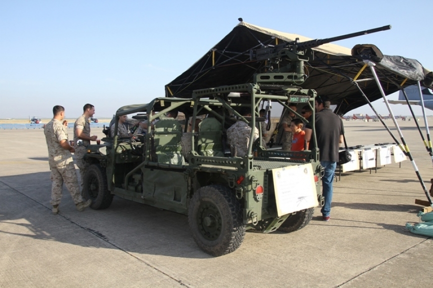 Los Marines, muchos de los cuales hablaban español, mostraron todo su equipo, incluido uno de los pequeños vehículos “Growler” M1161, diseñados para ser transportados en los “Osprey” (Julio Maíz, copyright defensa.com)