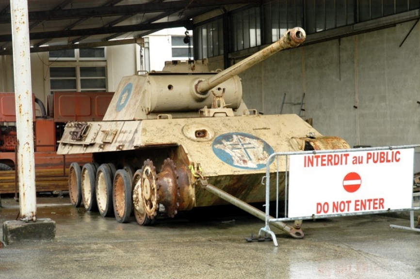 PzKpfw V “Panther” esperando su restauración. (Camil Busquets i Vilanova, copyright defensa.com)