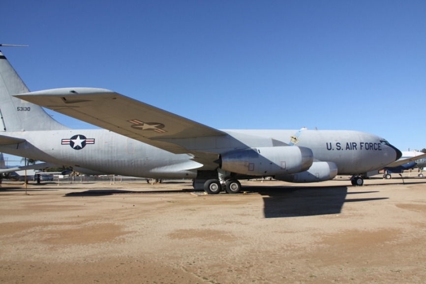 El repostaje en vuelo en la USAF corrió a cargo también KC-135. (Antonio Ros Pau, Copyright defensa.com)