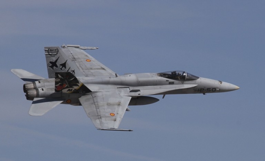 El “Hornet” C.15-34/12-50 con la decoración conmemorativa de los 50 años del Ala, que se celebró en 2008. (Julio Maiz, copyright defensa.com)
