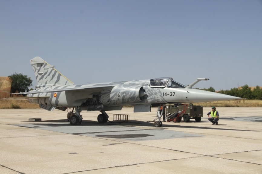 El Ala 14 cuando acudía a los “Tiger Meet” con sus “Mirage F1M” pintaba con una decoración de rayas a algunos de sus aparatos. (Julio Maiz, copyright defensa.com)