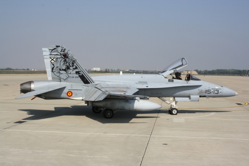 Otro bonito “Hornet” del Ala 15, con uno de sus “tigres” pintado en la cola. (Julio Maiz, copyright defensa.com)