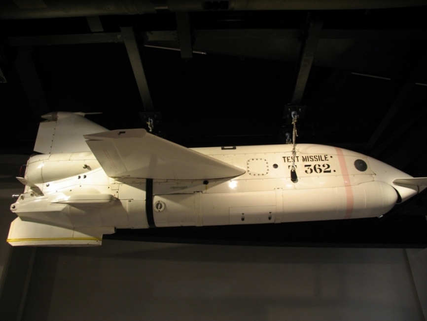 Hay aspectos curiosos, como este sistema empleado para probar la aerodinámica, motores y sistema de guía de los misiles. (Antonio Ros Pau, copyright defensa.com)
