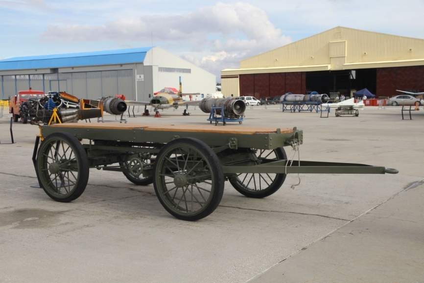 Carro de Artillería norteamericano marca TROY utilizado por el Servicio Militar de Aerostación a finales del siglo XIX y principio del XX para el transporte de globos, especialmente de bombonas de hidrógeno, fue restaurado por el Centro Logístico de Mater