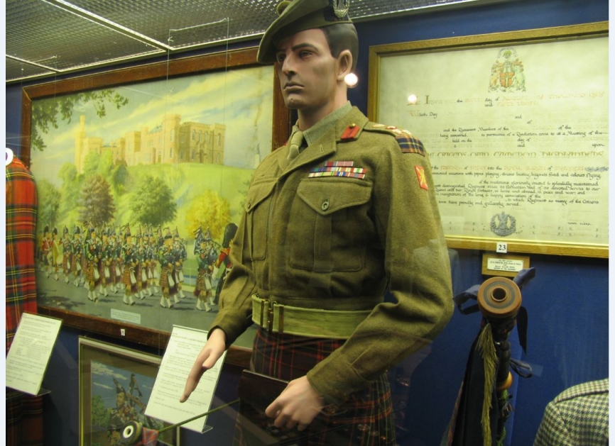 Uniforme de oficial que mandaba los regimientos escoceses durante la II Guerra Mundial. (Antonio Ros Pau, Copyright defensa.com)