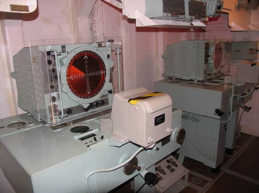 Equipo de radar: este buque fue uno de los primeros de la Armada británica en incorporarlo. (Antonio Ros Pau, copyright defensa.com)
