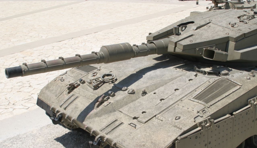 Entre otras importantes mejoras, además del blindaje y motor, el Mk III integró el cañón de ánima lisa MG251 de fabricación nacional, derivado del Rheinmetall L44 de 120 mm. (Antonio Ros Pau, Copyright defensa.com)