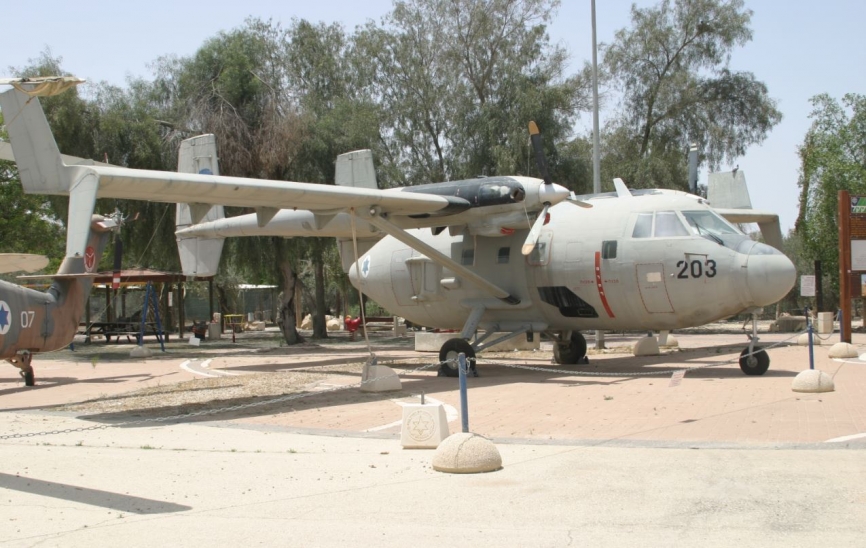 Avión de transporte de despegue y aterrizaje cortos IAI 201 “Arava”, que derivó del “Noratlas”. (Antonio Ros Pau, Copyright defensa.com)