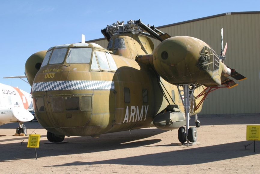 Helicóptero de asalto pesado S-37B “Mojave”, un diseño radical para su época, debido a su capacidad de supervivencia y al empleo de un tren de aterrizaje retráctil. (Antonio Ros Pau, copyright defensa.com)