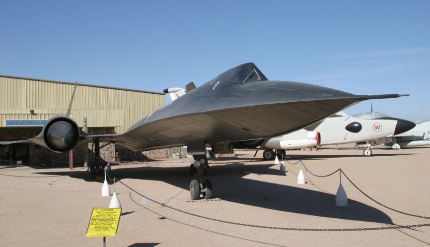 Estilizado Lockheed SR-71 “Blackbird”, uno de los aviones más reconocidos de todos los tiempos. Llegó a tener el record absoluto de velocidad y fue operado tanto por la USAF como por la CIA. (Antonio Ros Pau, copyright defensa.com)