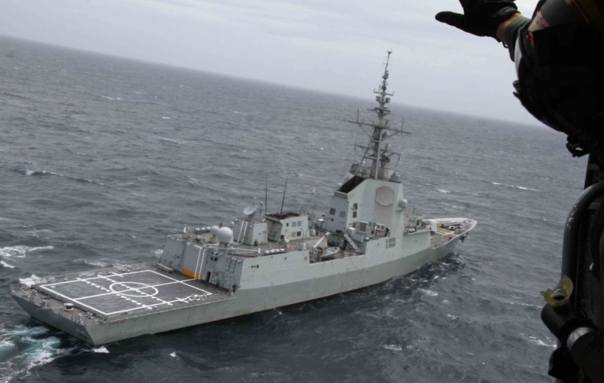 La fragata “Blas de Lezo” vista desde un helicóptero SH-3D Sea King de la Armada. (Fotos Julio Maíz, copyright defensa.com)