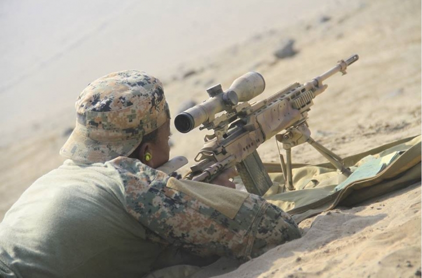 Francotirador de las Fuerzas de Defensa de Jamaica con un M-14 EBR (Enhanced Battle Rifle) de 7.62 x 51 mm. (Alejo Marchessini, Copyright defensa.com)