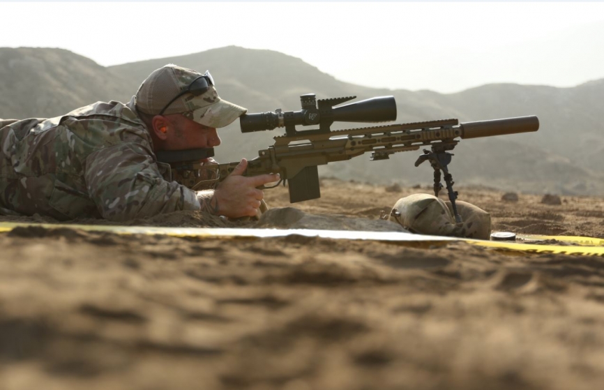 Efectivo del US Army con un Fusil de Francotirador Remington M2010 ESR (Enhanced Sniper Rifle) de 7.62 x 51 mm. (Alejo Marchessini, Copyright defensa.com)