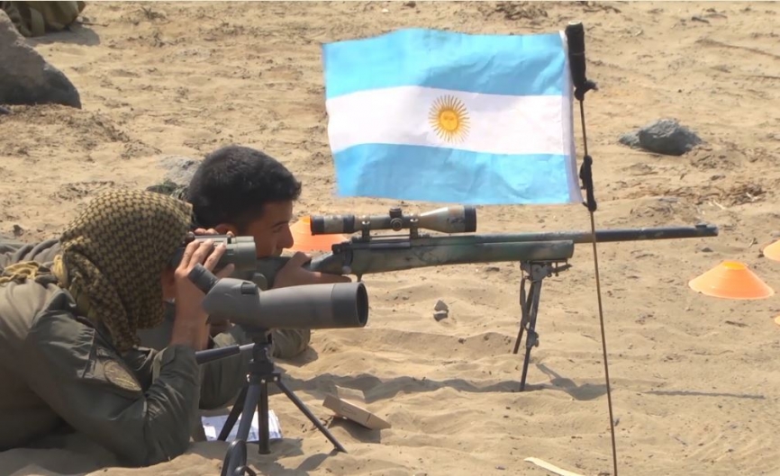 Equipo de Francotiradores de la Gendarmeria Nacional Argentina disparando contra sus blancos con un Remington 700 de 7.62 x 51 mm. (Alejo Marchessini, Copyright defensa.com)