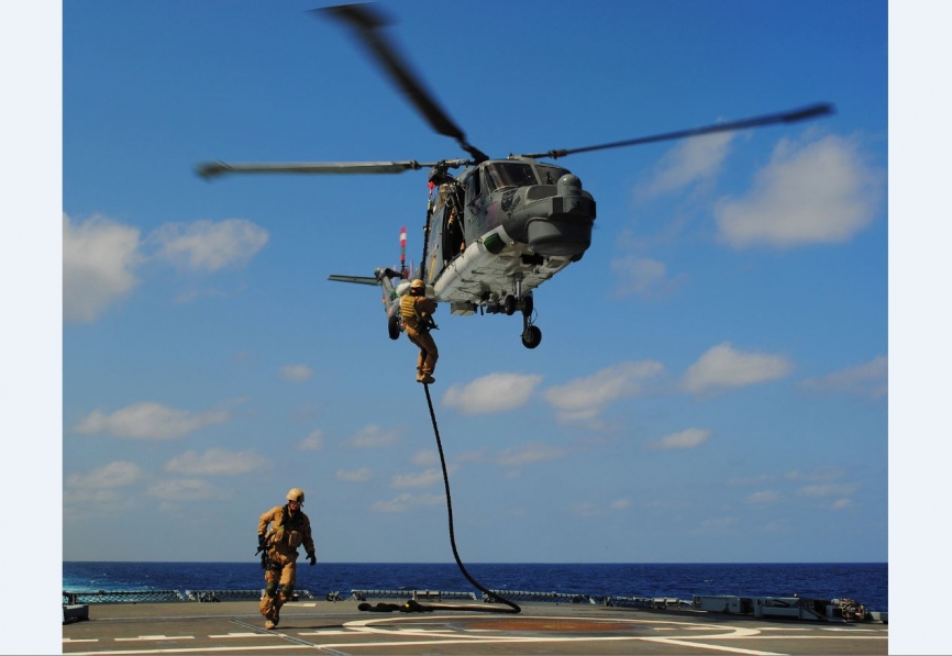 Las fragatas alemanas desplegadas en la zona de operaciones utilizan los helicópteros Westland WG-13 Super Lynx Mk.88A. Foto: Ministerio de Defensa de Alemania.