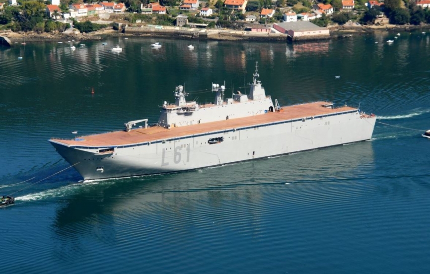 - L61 “Juan Carlos I” en la ría de Ferrol, dispuesto para su prueba de mar (foto Navantia).