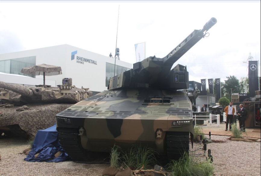Empresas como Rheinmetall aprovechan la ocasión para enseñar y explicar sus diversas soluciones como son: el nuevo vehículo de combate de infantería conocido como Lynx, el demostrador tecnológico avanzado aplicado a blindados pesados, la nueva pieza para