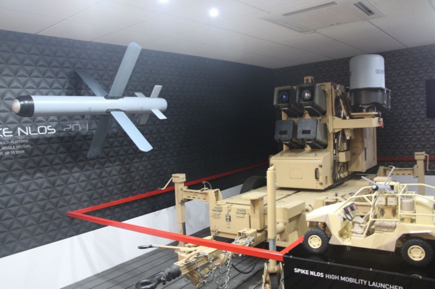 El evidente dinamismo de la hebrea Rafael se materializó en nuevos soportes para el misil SPIKE NLOS, uno ligero destinado a las fuerzas especiales, junto a un lanzador operado por control remoto y giro de 360º; amén de propuestas en otros campos como lo