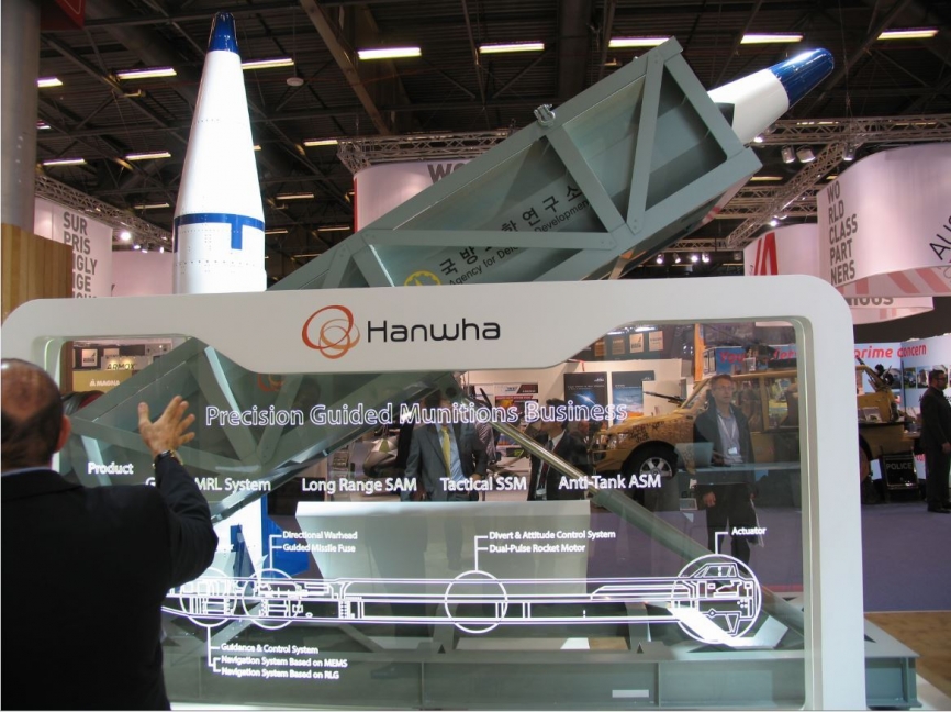 La industria militar Coreana, está viviendo un importante proceso de crecimiento. La corporación Hanwha presenta diferentes soluciones dirigidas a resolver problemas concretos. (Antonio Ros Pau, copyright defensa.com)