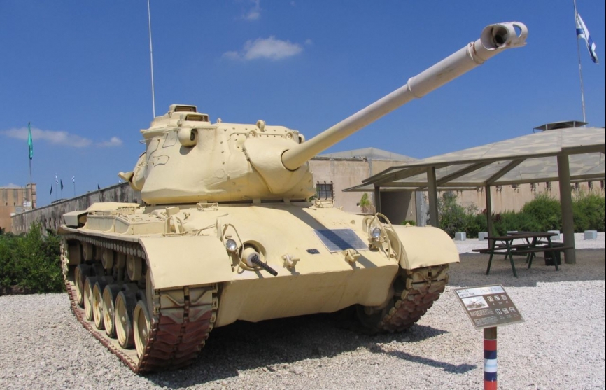 M-47: en la placa se recuerda que en España fueron modernizados y se les instaló la pieza de 105 mm. (Antonio Ros Pau, copyright defensa.com)