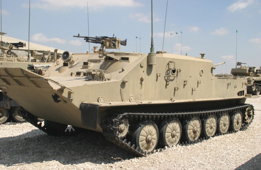 Transporte de personal BTR 50 capturado y utilizado por los hebreos. (Antonio Ros Pau, copyright defensa.com)