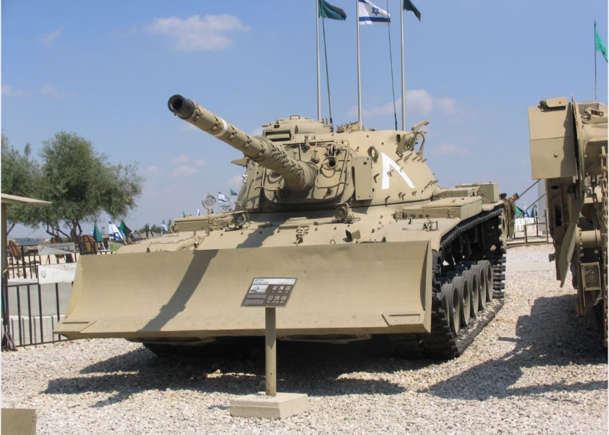M-60 incorporando el sistema buldózer M-9, utilizado durante la Operación “Paz en Galilea”. (Antonio Ros Pau, copyright defensa.com)