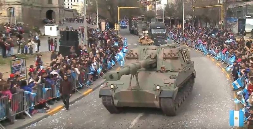 Solo banderas nacionales en este regreso de los desfiles, IGWAITH/ZONA MILITAR