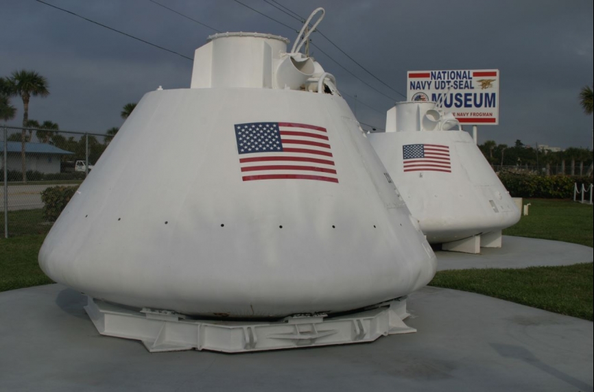 Capsulas del proyecto “Apollo” utilizadas por los SEAL como entrenamiento y rescate de astronautas. (Antonio Ros Pau, copyright defensa.com)