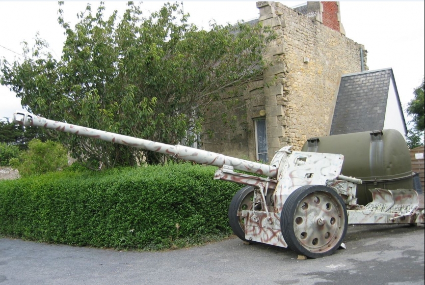 Pieza de artillería de 88 mm. utilizada por los alemanes durante la batalla, que se manifestó también como un excelente arma antitanque. (Antonio Ros Pau, copyright defensa.com)