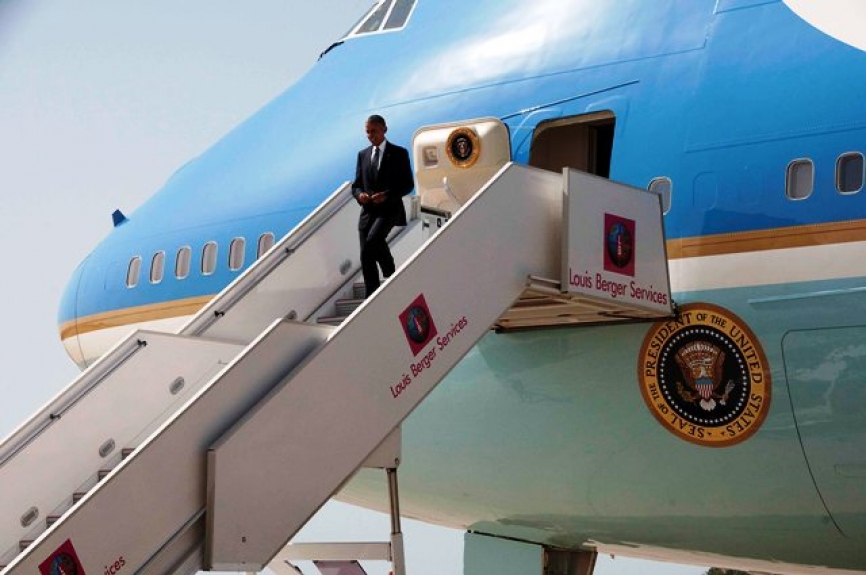 El presidente Obama en el “Air Force One” durante su visita a la gaditana base aeronaval de Rota. Foto US Navy.