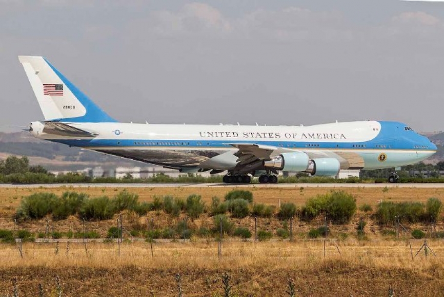 Uno de los Boeing VC-25A (un Boeing 747 muy transformado) más conocido como “Air Force One” rodando en la Base Aérea de Torrejón (Madrid) Foto Rubén Galindo.