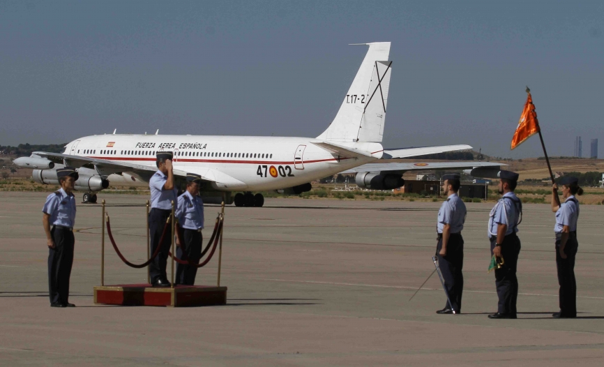 El JEMA presidió el acto de baja del Boeing 707, detrás se puede ver uno.(Julio Maíz Sanz)