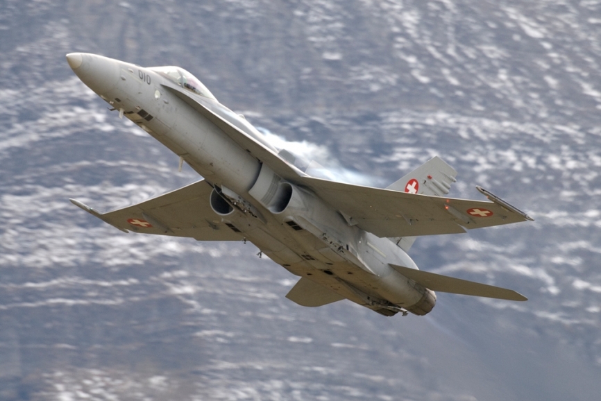 Ascenso de un “Hornet” tras disparar los cañones (foto Patrick Roegies)