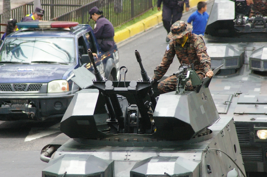 Detalles de la torreta del VCT-A2 con sus cañones en elevación antiaérea (J. Montes/defensa.com)