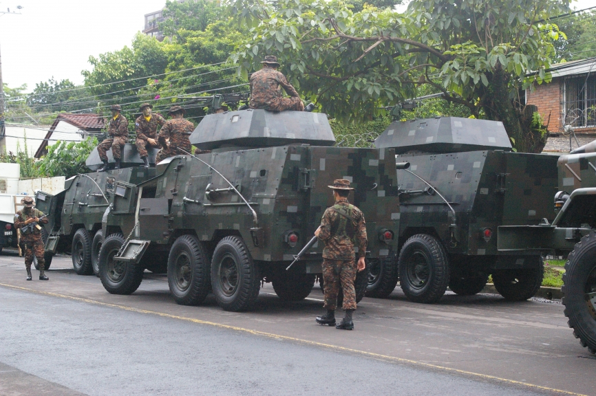 Tres VCT-A2 en San Salvador (J. Montes/defensa.com)