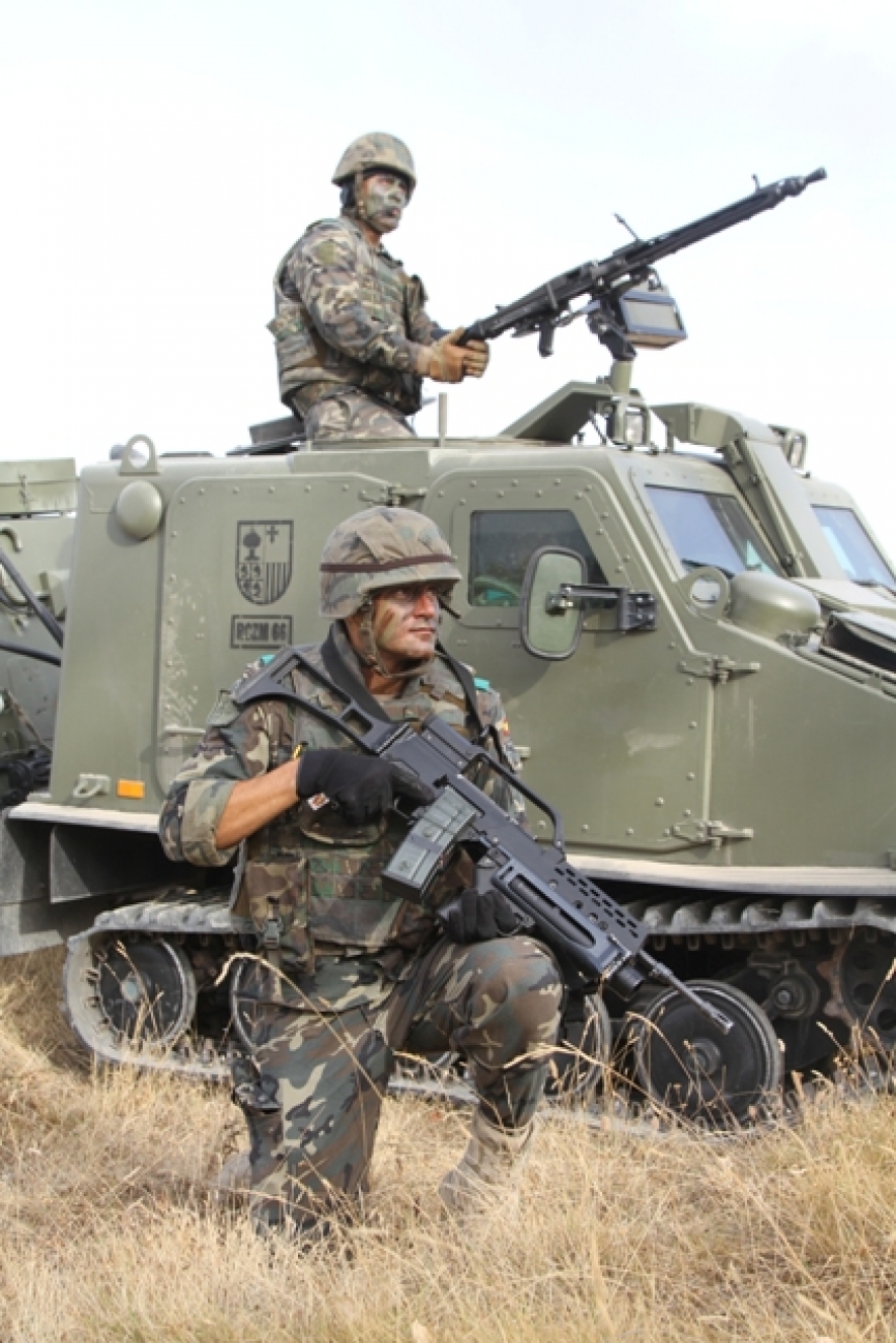 Disponen de blindados oruga bicabina Bv-206S, que recibieron no hace muchos años para complementar a otros más antiguos carentes de protección. Es un medio compacto que les es especialmente útil (foto Segundo Calpena).