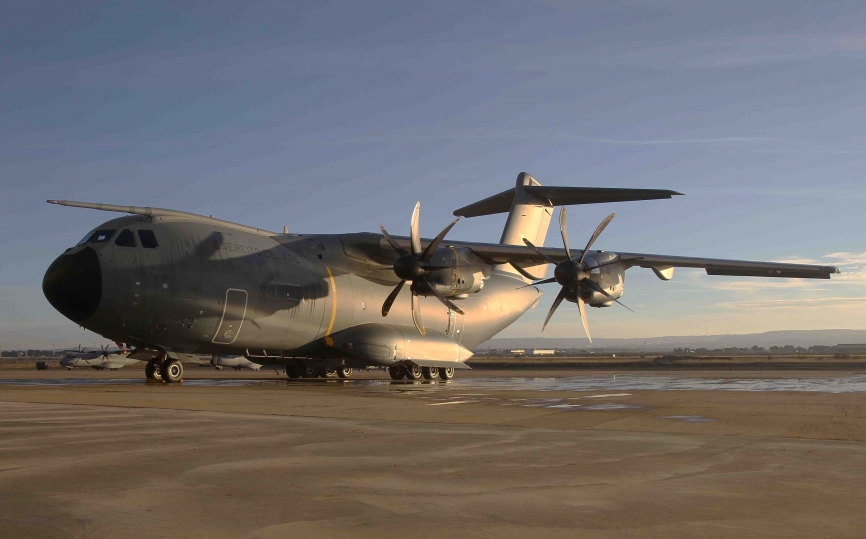 Zaragoza, El nuevo A400M del Ala 31, por fín en la plataforma de Zaragoza.
