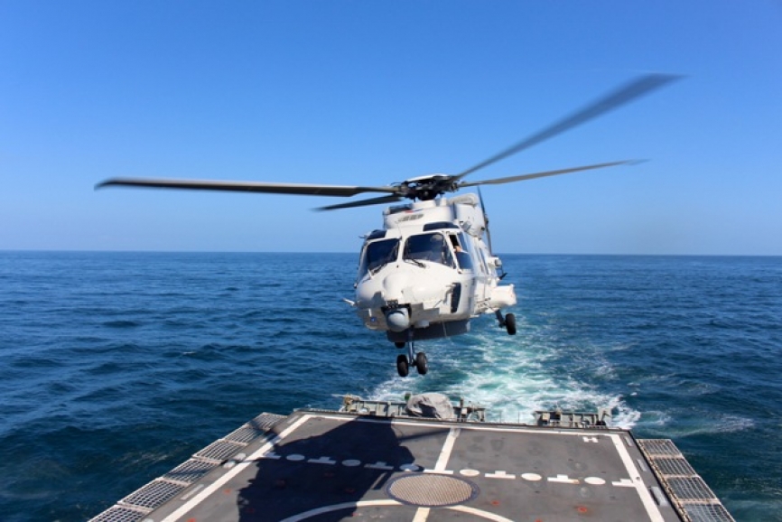 Un NH90 tomando en un BAM, aunque se trata de un aparato de los Países Bajos (foto EU NAVFOR).