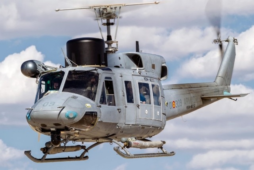Uno de los modernizados AB-212 de la Armada por Sener y Inaer.